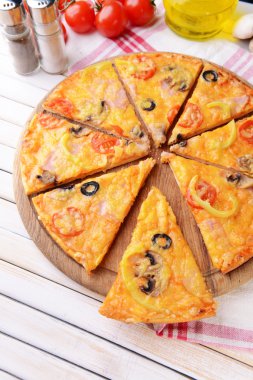 lezzetli pizza üzerinde tablo yakın çekim