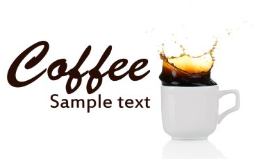 Kahve üzerine beyaz izole sıçrama ile