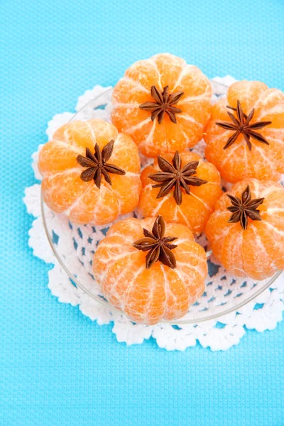 Zralé sladké mandarinky, na barvu pozadí — Stock fotografie