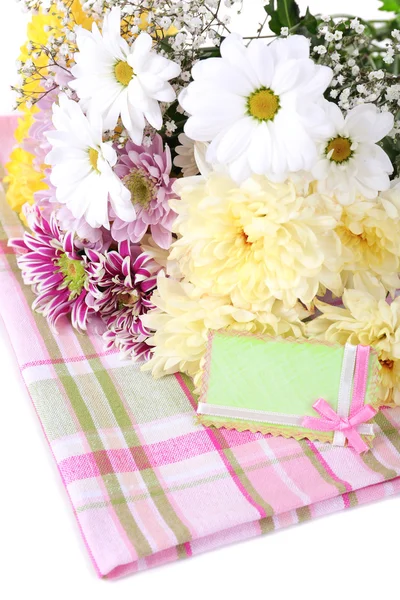 テーブルのクローズ アップの美しい菊の花 — ストック写真
