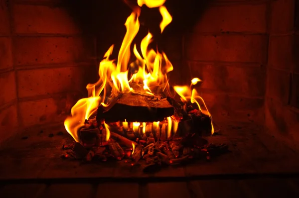 Feuer im Kamin — Stockfoto