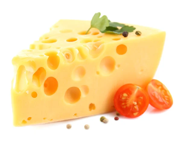 Pedaço de queijo e tomate, isolado sobre branco — Fotografia de Stock