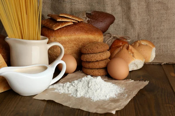 Produtos de farinha saborosos fechar — Fotografia de Stock