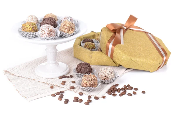 Conjunto de doces de chocolate isolados em branco — Fotografia de Stock