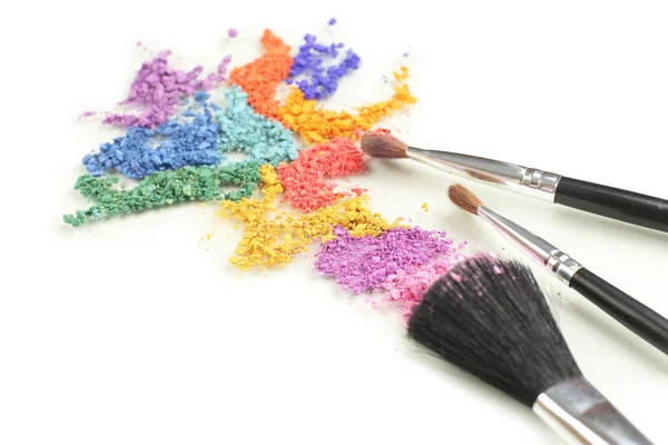 Crushed eyeshadow and professional make-up brush close up — Stock Photo, Image