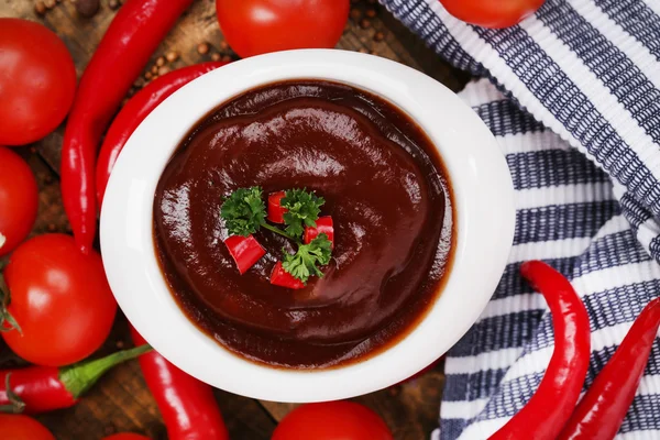 Tomato sauce in bowl on wooden table close-up — Stock Photo, Image