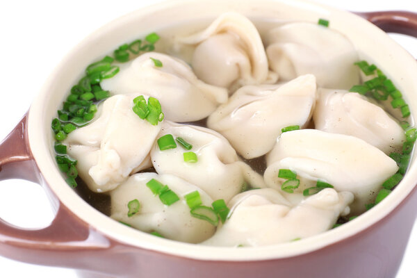 Мясные пельмени - русские вареные пельмени крупным планом
