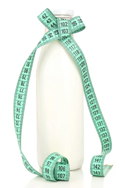 測定テープを白で隔離されるミルクの瓶 — ストック写真