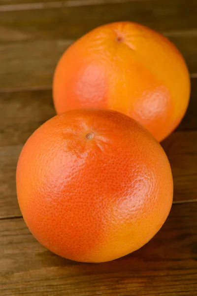 Ripe grapefruit on table close-up — Stock Photo, Image