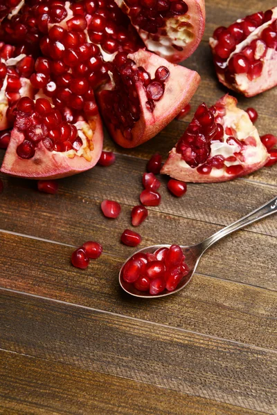 Ripe pomegranate on table close-up — Stock Photo, Image