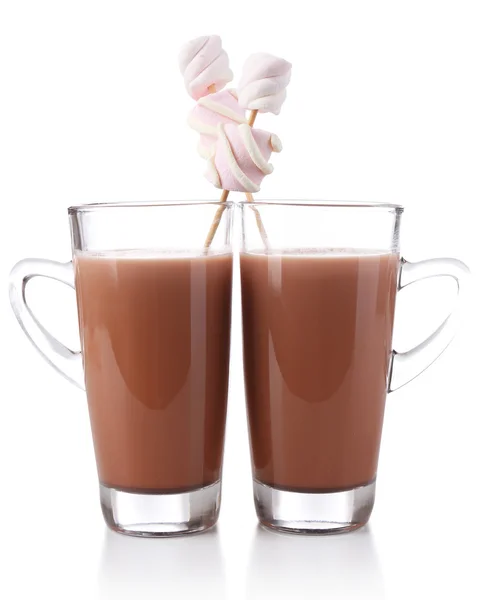 Chocolate quente com marshmallows, isolado em branco — Fotografia de Stock