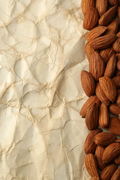 Almendras sobre fondo de papel viejo —  Fotos de Stock