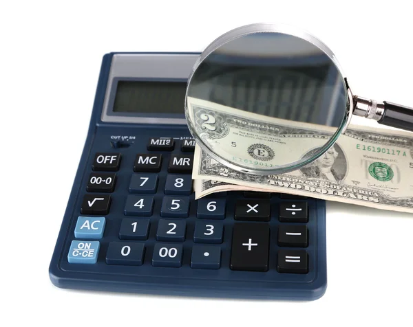 Fraude concept met Vergrootglas en rekenmachine, geïsoleerd op wit — Stockfoto
