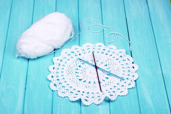 White yarn for knitting with napkin and spokes on wooden table close-up — Stock Photo, Image