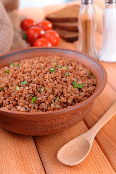 Boiled buckwheat in bowl on table close-up — Stock Photo, Image