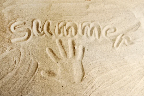 手印在砂作为美好的夏天背景 — 图库照片