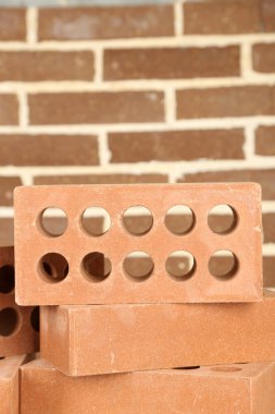 Yeni tuğla tuğla duvar zemin üzerine