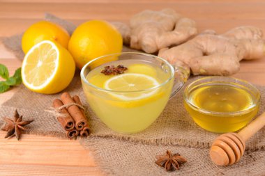 limon ve bal tablo yakın çekim üzerinde sağlıklı zencefil çayı