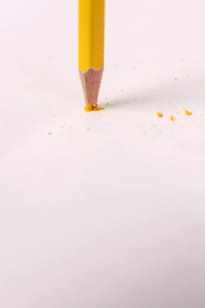 Łamanie ołówek, na białym tle — Zdjęcie stockowe