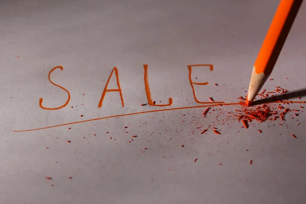 Word-försäljning och bryta blyerts på papper, närbild — Stockfoto