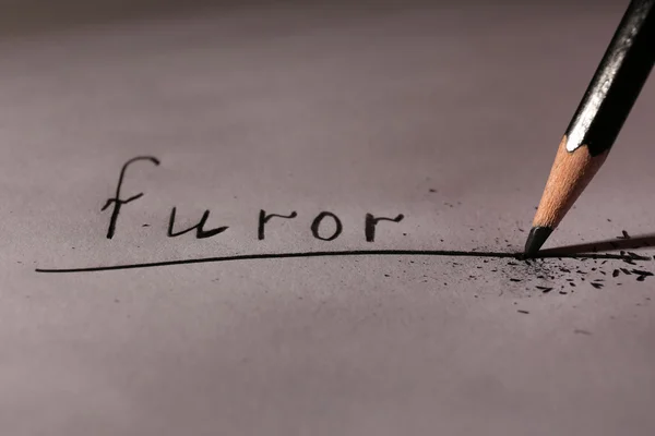 Palavra Furor e quebrando lápis no papel, close-up — Fotografia de Stock