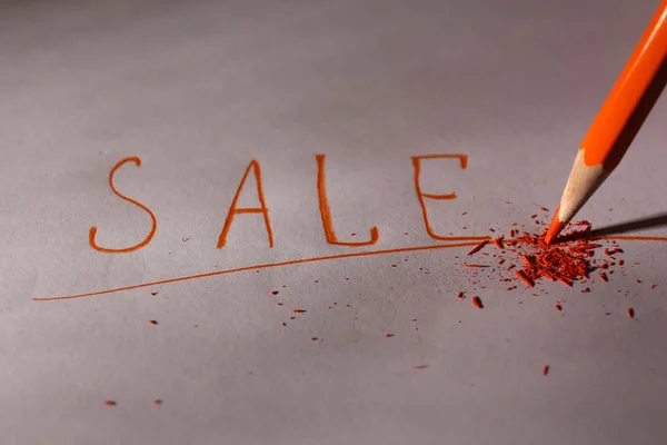 Word verkoop en breken potlood op papier, close-up — Stockfoto