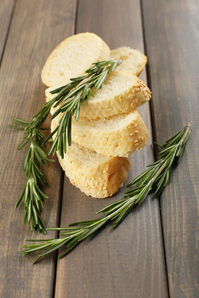 Pão fresco e alecrim — Fotografia de Stock