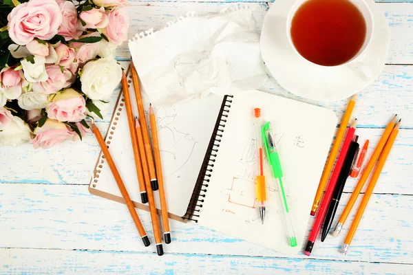 Composition with notebook and pencils on wooden table close-up — Stock Photo, Image