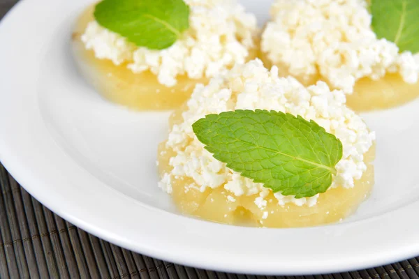 Leckere Ananas mit Quark, aus nächster Nähe — Stockfoto