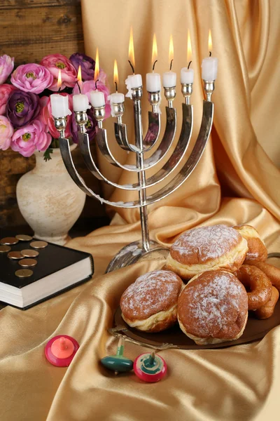 Feestelijke compositie voor hanukkah op doek close-up — Stockfoto