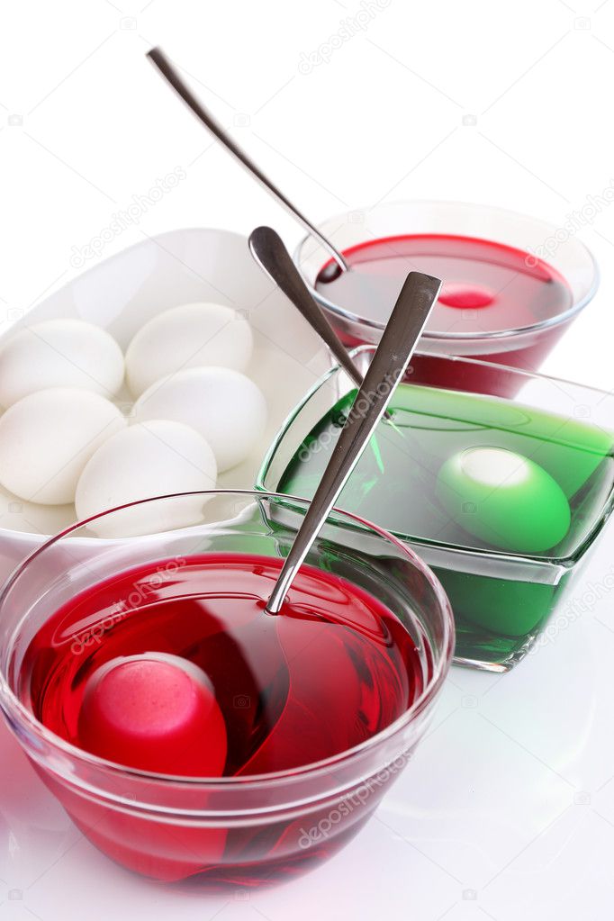 Eggs with liquid colour in glass bowls isolated on white — Stock Photo