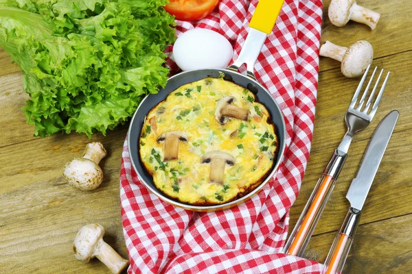 Omelet met paddestoelen close-up — Stockfoto