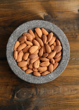 kase renkli ahşap zemin badem