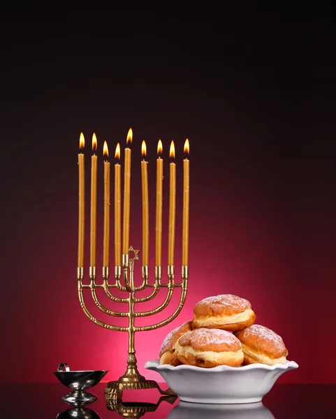 Composición festiva para Hanukkah sobre fondo oscuro — Foto de Stock
