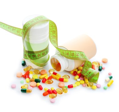 ölçme bant ve haplar, üzerinde beyaz izole. diyet kavramı