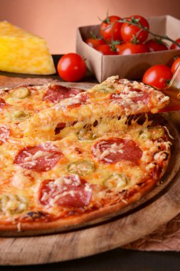 lezzetli pizza üzerinde tablo yakın çekim