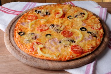 lezzetli pizza üzerinde tablo yakın çekim