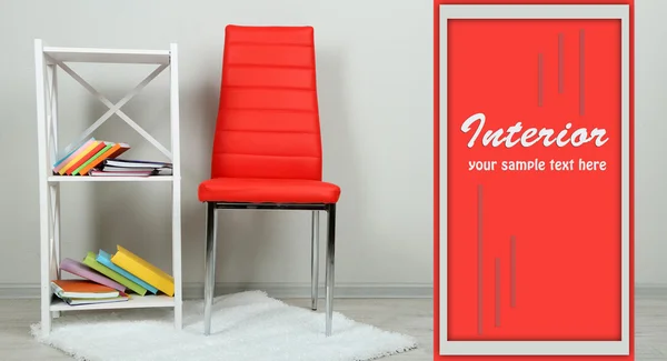 Vacker inredning med moderna färger stol, böcker på monter, på vägg bakgrund — Stockfoto