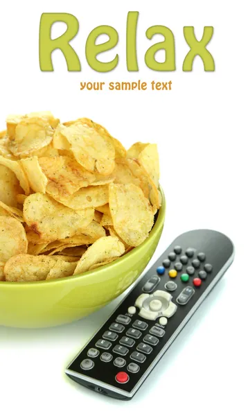 Chips en tazón y control remoto de TV aislado en blanco — Foto de Stock