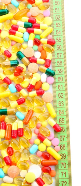 Maßband und Tabletten, isoliert auf weiß. Ernährungskonzept — Stockfoto