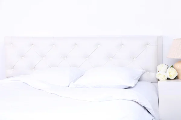 Comfortable soft bed with pillows — Stock Photo, Image