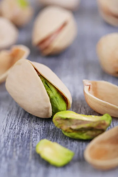 Pistachio nuts on wooden background — Stock Photo, Image