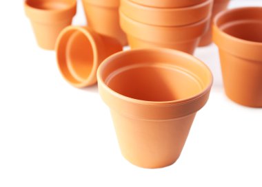 toprak saksı, üzerinde beyaz izole 