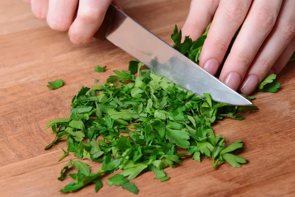 Chopped parsley on wooden board close-up — Stock Photo, Image