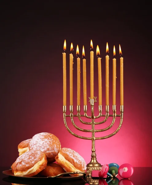 Composición festiva para Hanukkah sobre fondo oscuro — Foto de Stock