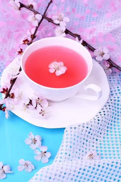 Fragrant tea with flowering branches on wooden table close-up — Stock Photo, Image