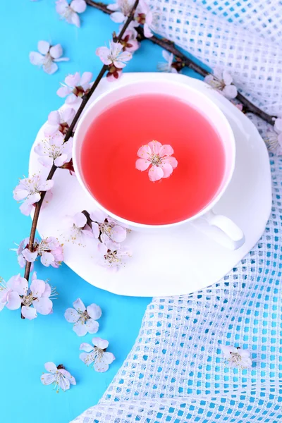 Fragrant tea with flowering branches on wooden table close-up — Stock Photo, Image