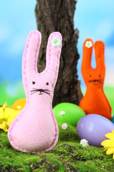 Funny handmade Easter rabbits on nature background — Stock Photo, Image