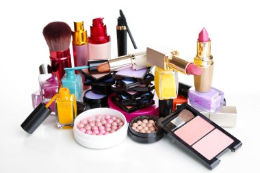 yeni makyaj seti üzerinde beyaz izole