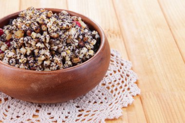 kutia - geleneksel Noel tatlı yemek Ukrayna, Beyaz Rusya ve Polonya, ahşap zemin ile plaka